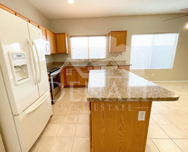 Building Photo - 8355 W Mary Ann Dr