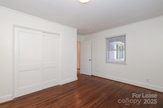 Building Photo - 5310 Buckingham Dr