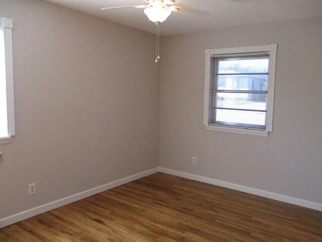 Building Photo - 1005 S 11th St