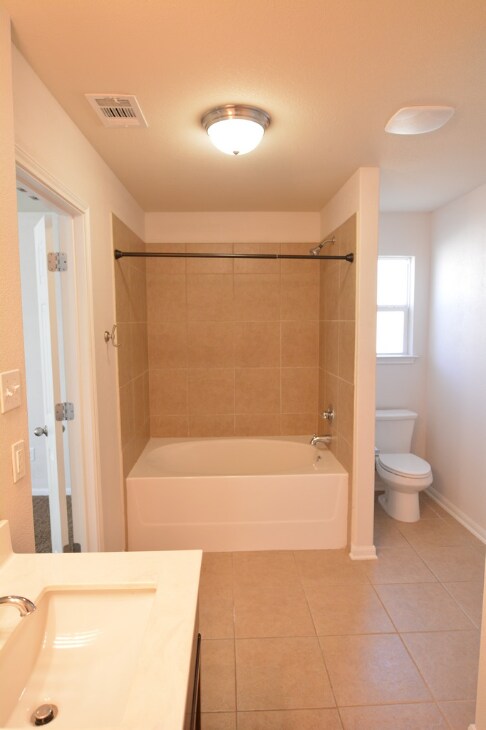 Building Photo - 7919 Woodbury Dr