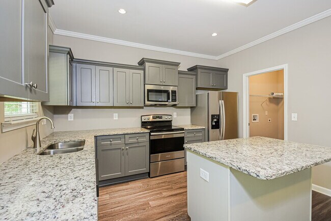 Building Photo - 15 Fieldcrest Dr