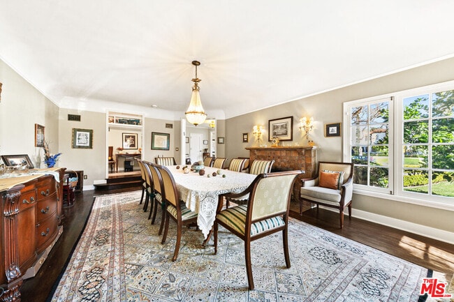 Building Photo - 401 N McCadden Pl