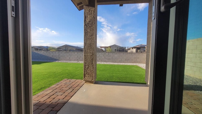 Building Photo - 15998 W Smoketree Dr