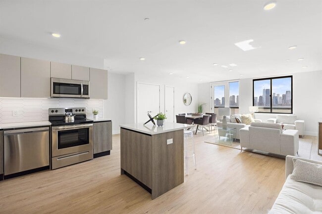 Building Photo - 136-144 Summit Ave