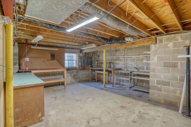 Building Photo - Just What You Have Been Looking For a Single Family Ranch in a Quaint Country Setting