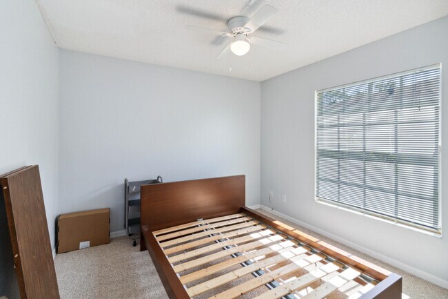Building Photo - 1007 Jacaranda Cir