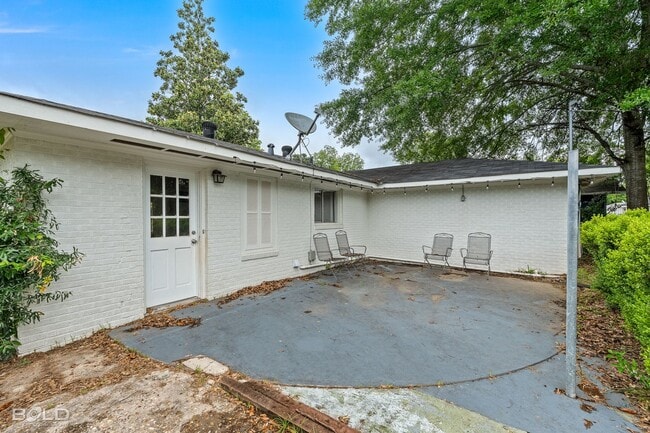 Building Photo - Check Out this 3 bed 2 bath