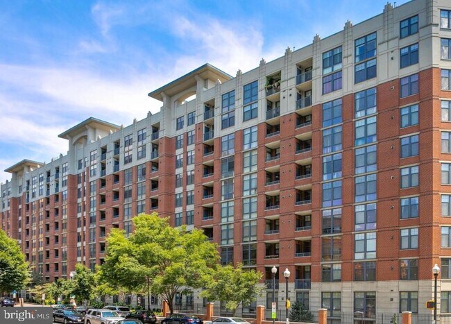 Building Photo - 1021 N Garfield St