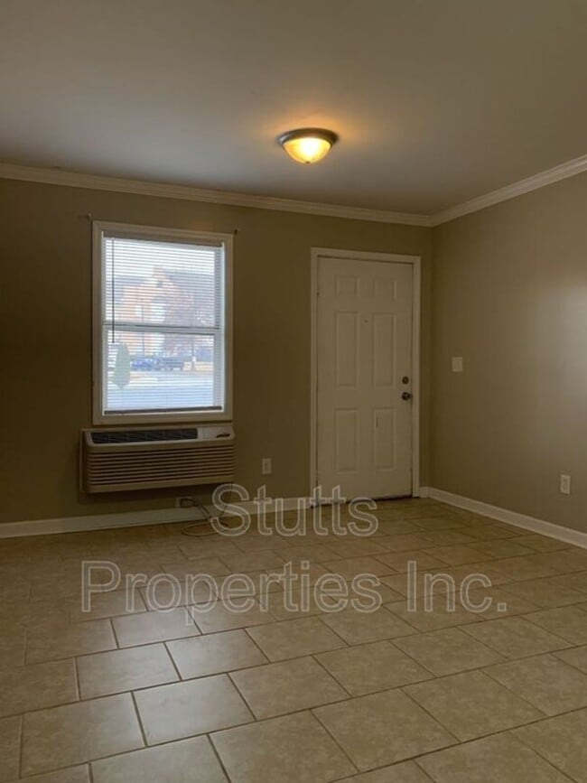 Building Photo - 414 Hermitage Dr