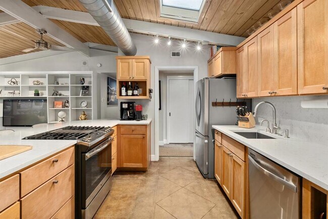 Building Photo - 2301 Westway Cir