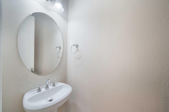 Building Photo - 3825 Vinalopo Dr