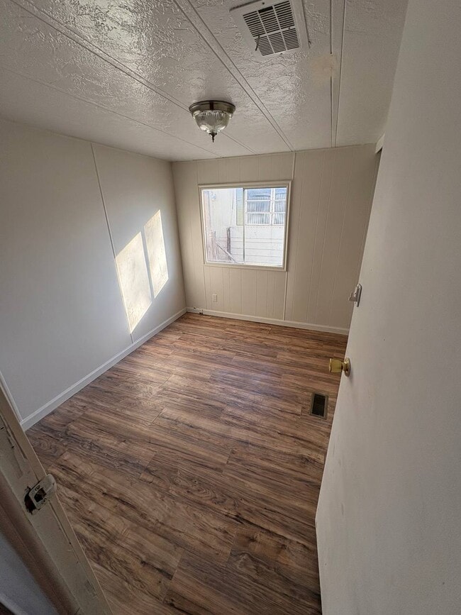 Building Photo - SALINA RENTALS - TRLR #6