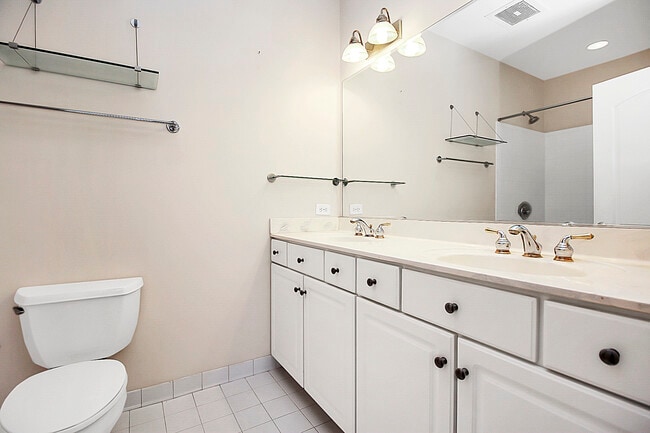 Building Photo - 400 N Church St