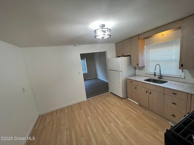 Building Photo - 12 Carpenter Dr