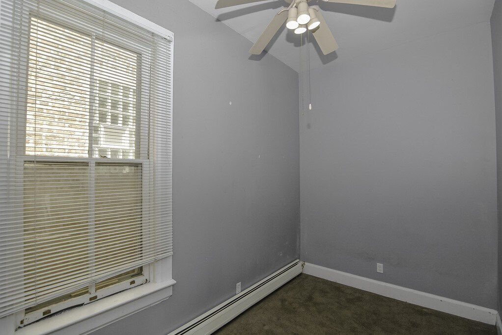 Building Photo - 1441 W Warner Ave