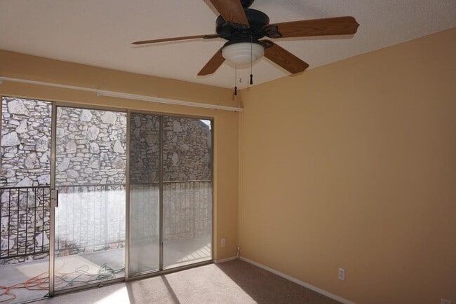 Building Photo - 500 E Riverside Dr