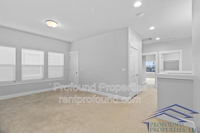 Building Photo - 6843 SE Red Alder St