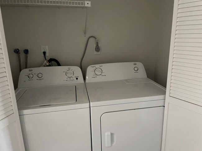 Building Photo - 158 Harvest Dr