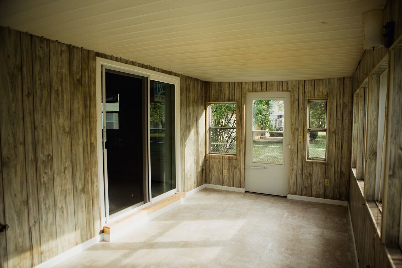 Building Photo - 720 S Parkway Dr