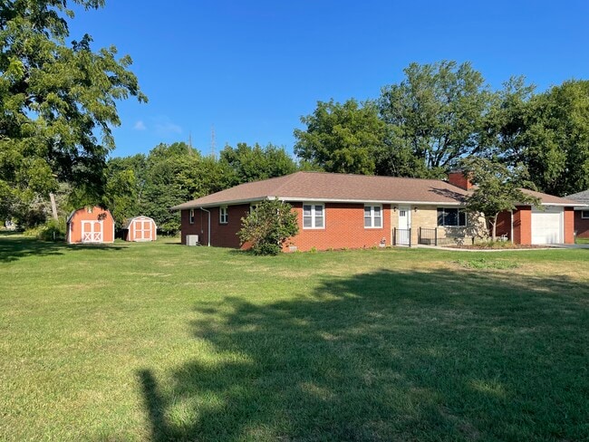 Storage shed - 256 Williams St