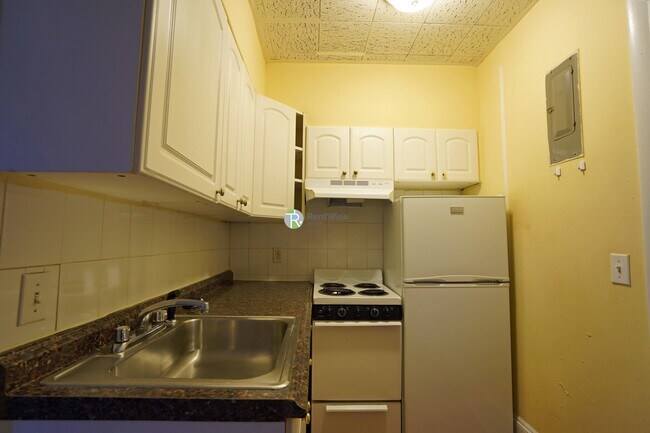 Building Photo - 1455 Beacon St