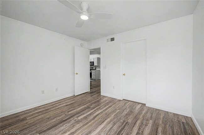 Building Photo - 950 Seven Hills Dr