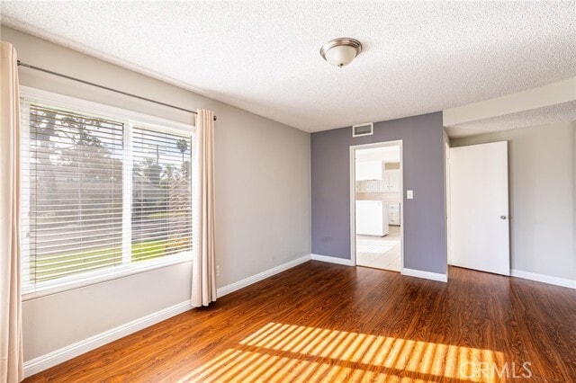 Building Photo - 2221 Palm Cir