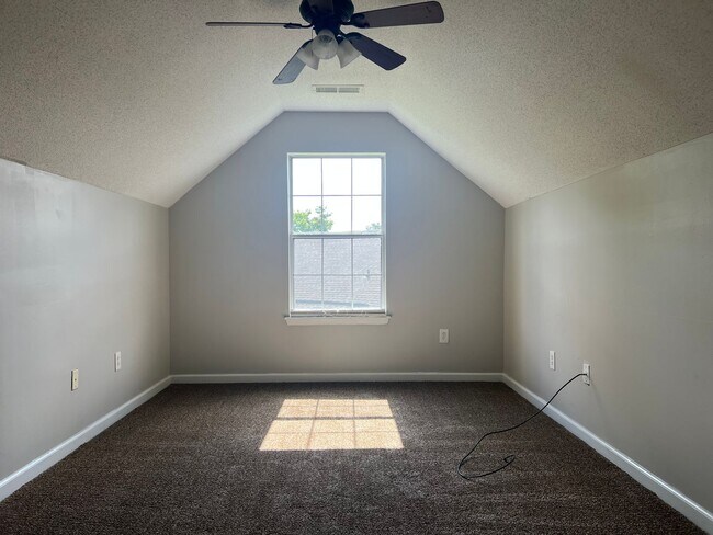Building Photo - 5020 Sandlake Ct