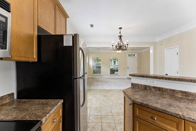 Building Photo - Beautifully maintained 3-bedroom, 2-bath townhome in Nashville’s highly desirable Lennox Village