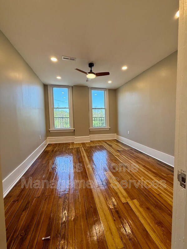 Building Photo - 906 Penn Ave