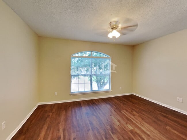 Building Photo - 201 Mammoth Springs Ln