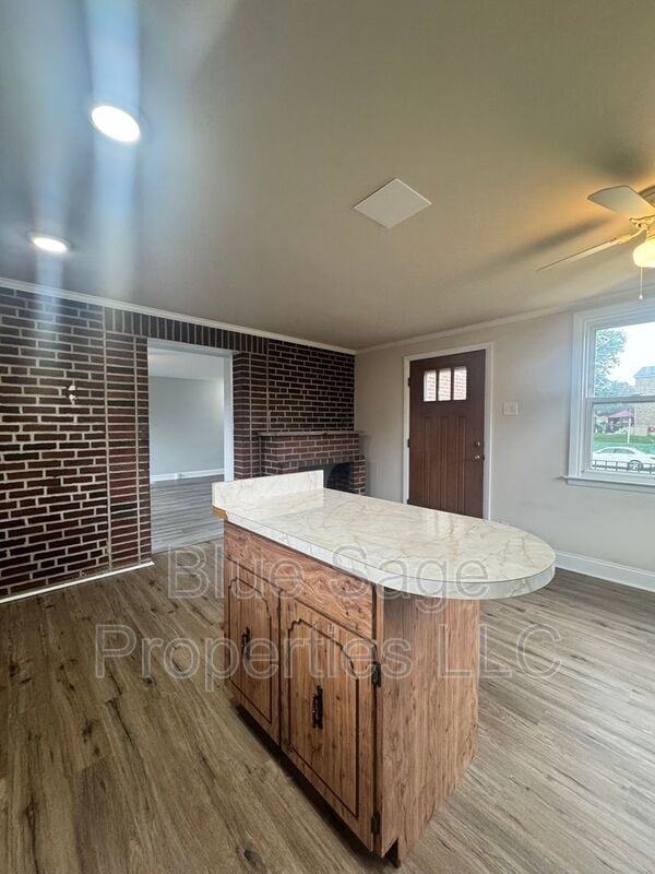 Building Photo - 398 Westmont Dr