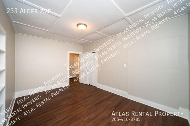 Building Photo - 233 Alder Ave