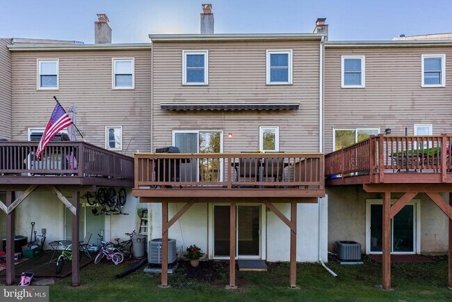 Building Photo - 3930 Gatehouse Lane
