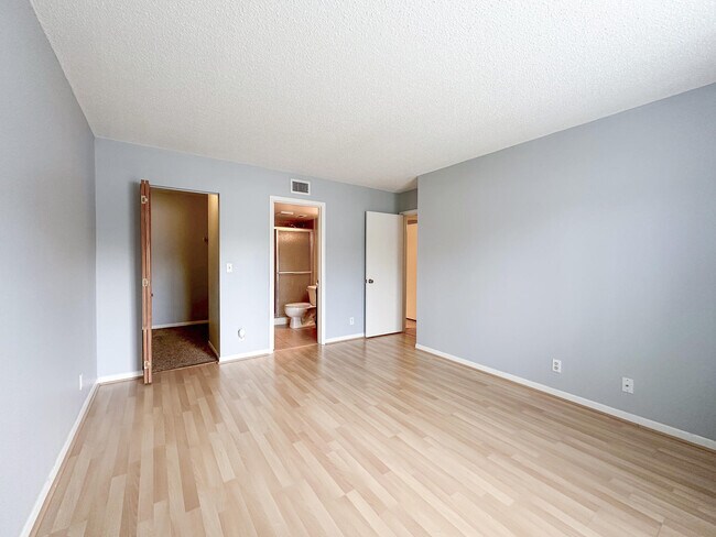 Building Photo - 1575 SW Silver Pine Way