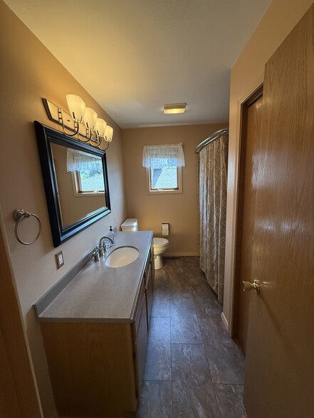Building Photo - 5570 Dove Ct