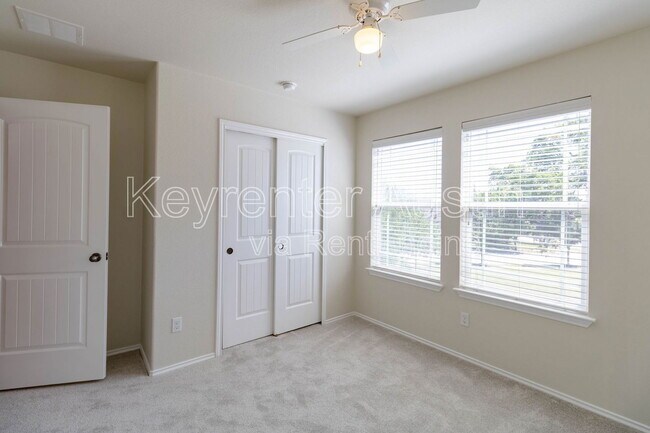 Building Photo - 1704 Sand Hills Dr