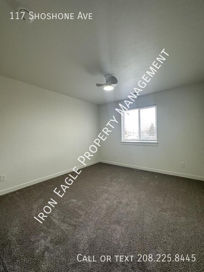Building Photo - 117 Shoshone Ave