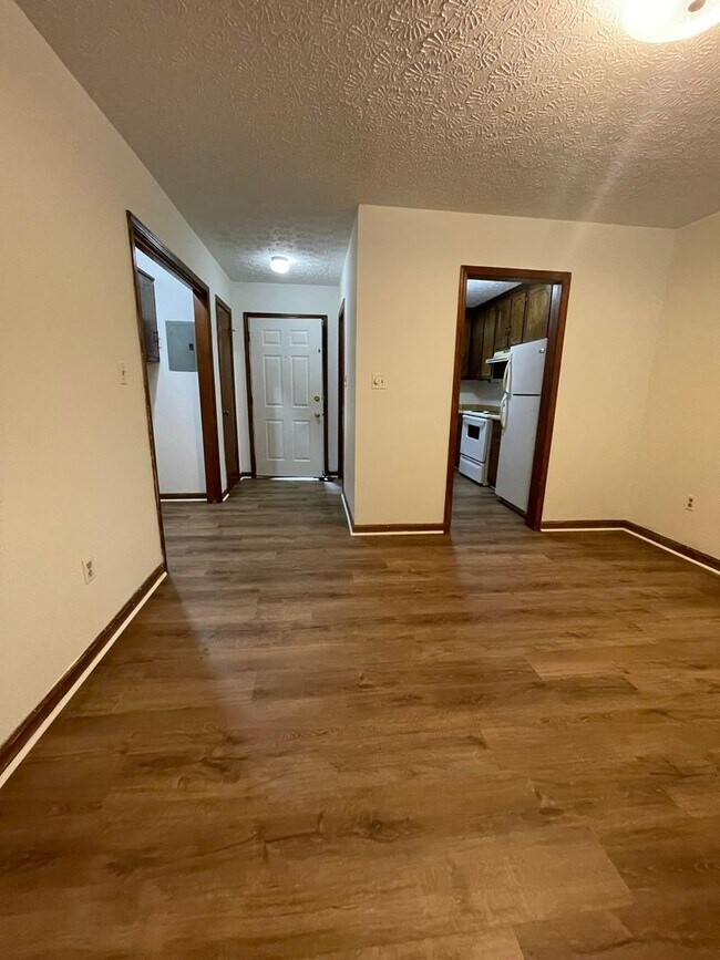 Building Photo - 2BR Duplex off of Epps Bridge near Timothy...