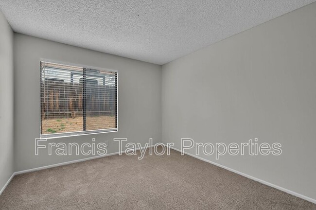Building Photo - 929 Mulberry Dr