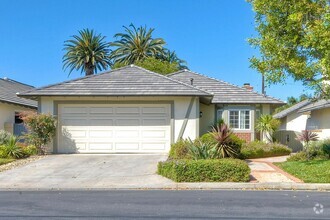 Building Photo - Single level beach home