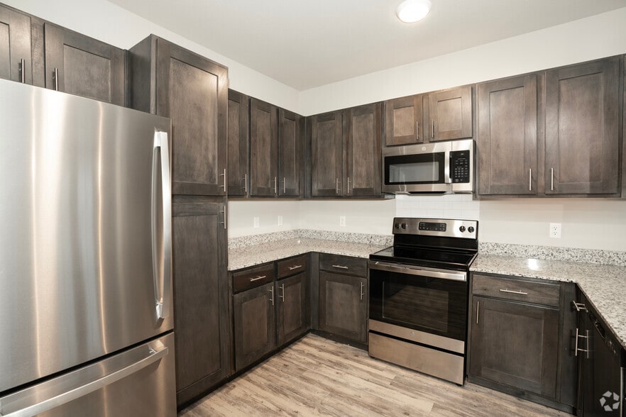 2BR, 2BA - 1,050SF - Kitchen - Ingleside Village