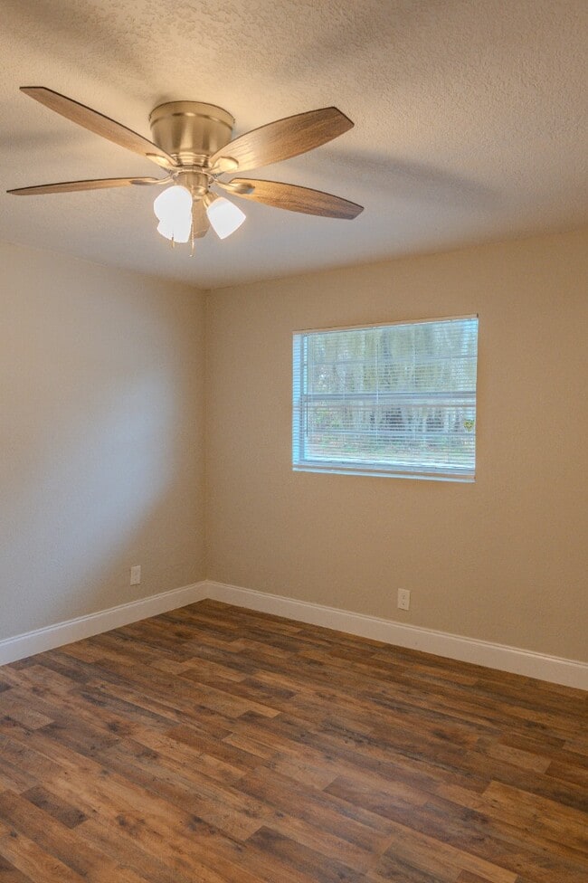 Building Photo - 129 W Church St