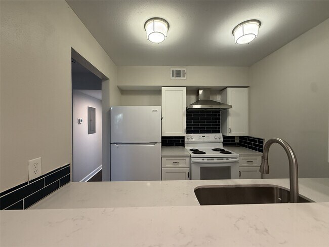 Building Photo - 1824 Thonig Rd