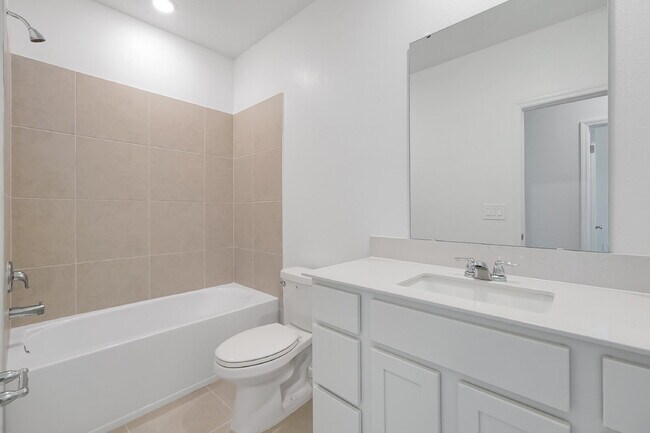 Building Photo - Beautiful New 3-Bedroom Townhome in Davenport — Includes Resort Pool, Modern Clubhouse & Family P...