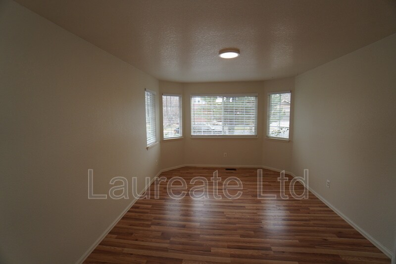 Building Photo - 10027 Idalia St