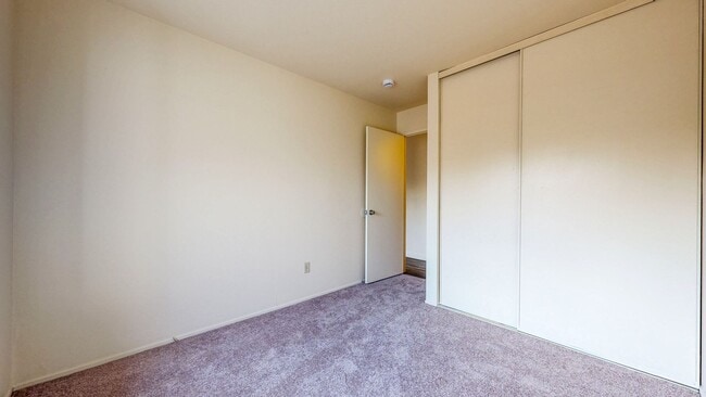 Building Photo - Bright 4 Bedroom 2 Full Bathroom Home with...
