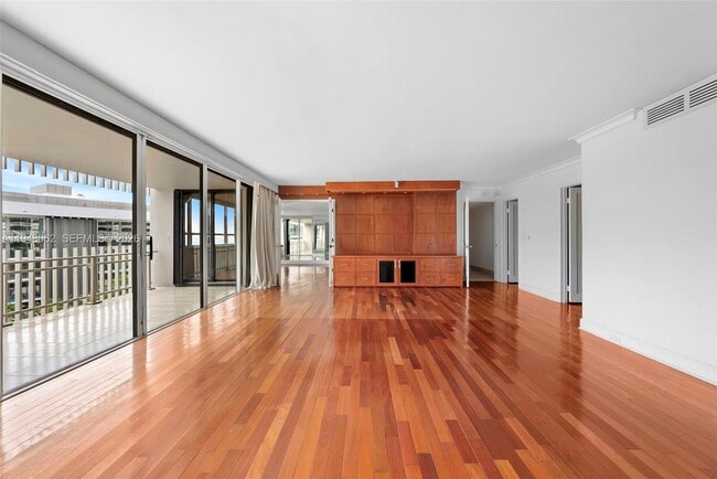 Building Photo - 3 Grove Isle Dr