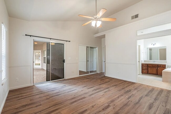 Building Photo - Immaculate Clovis Home! Stylish Updates + ...
