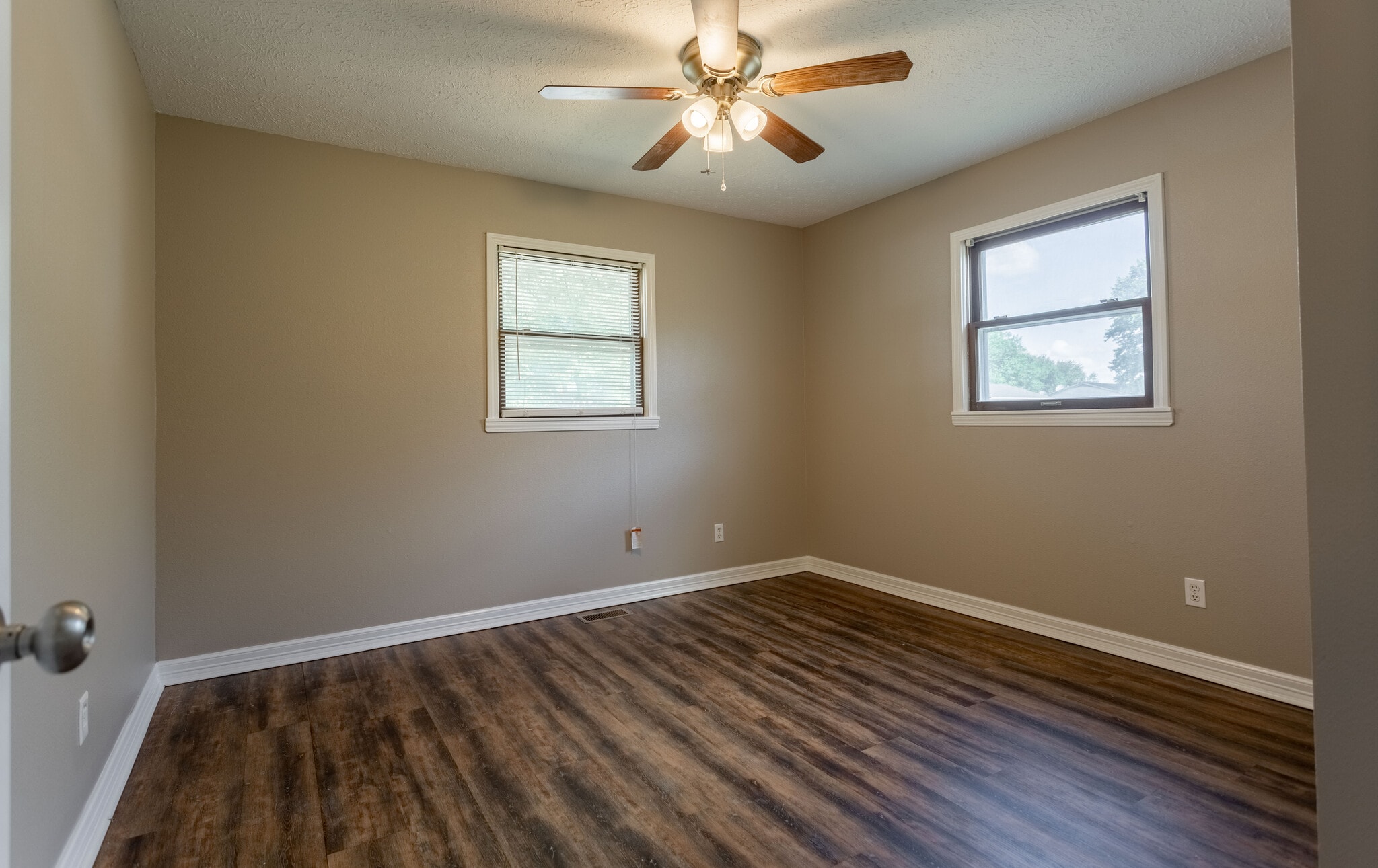Building Photo - 1008 S Oak Ridge Dr